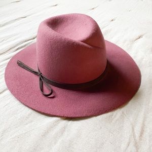 Universal Thread rose colored felt hat